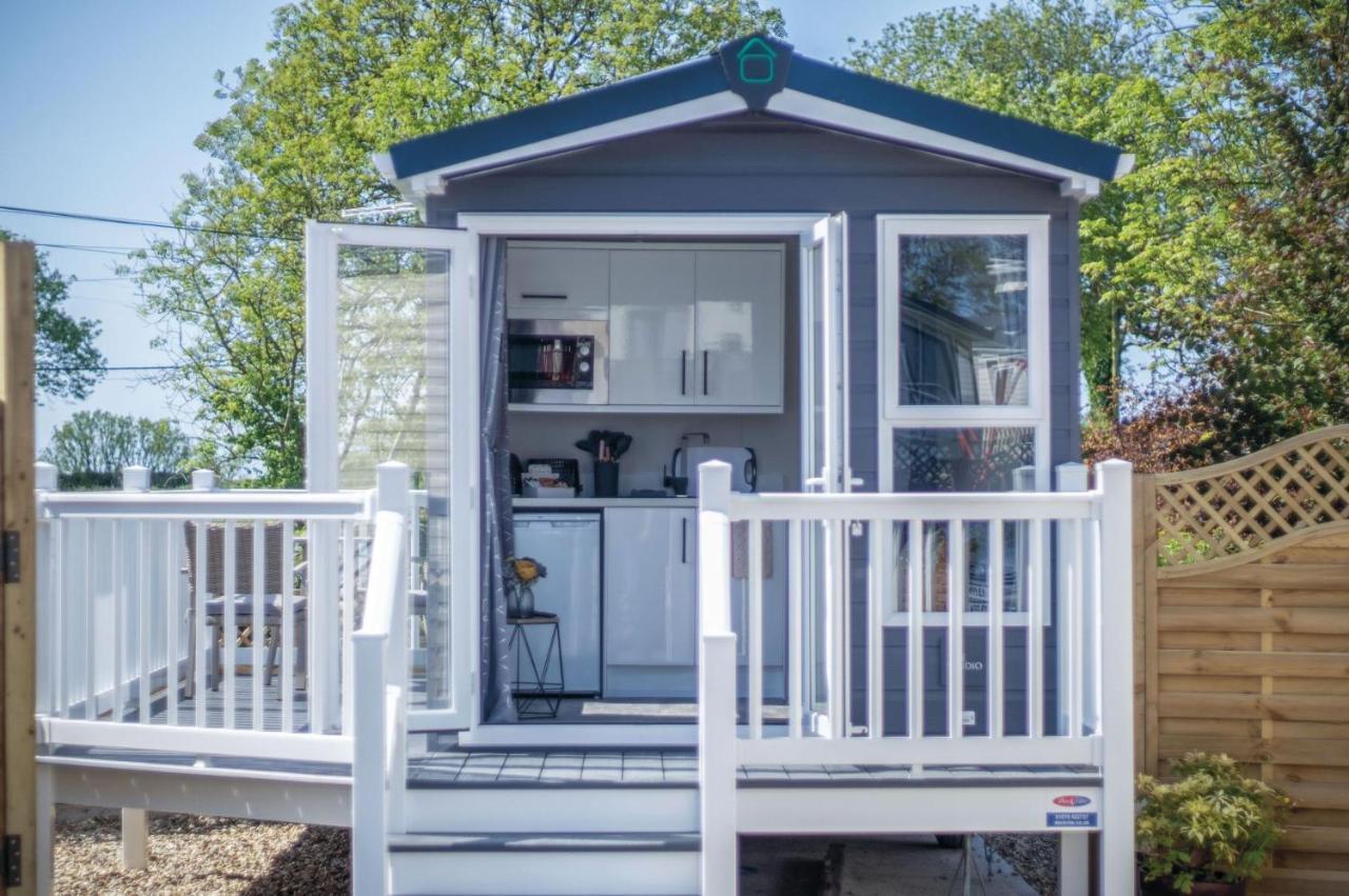 The Studio - 1 Bedroom Cabin - Amroth Kültér fotó