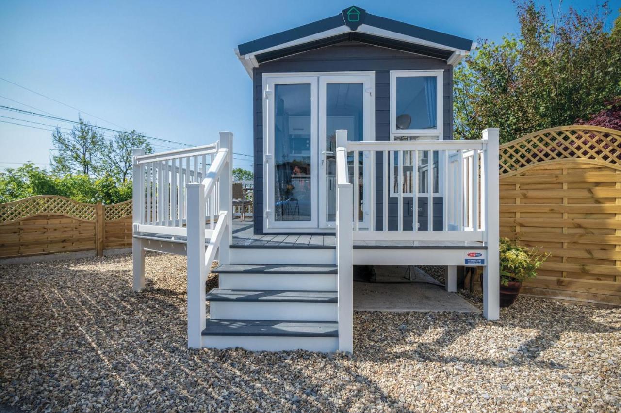 The Studio - 1 Bedroom Cabin - Amroth Kültér fotó